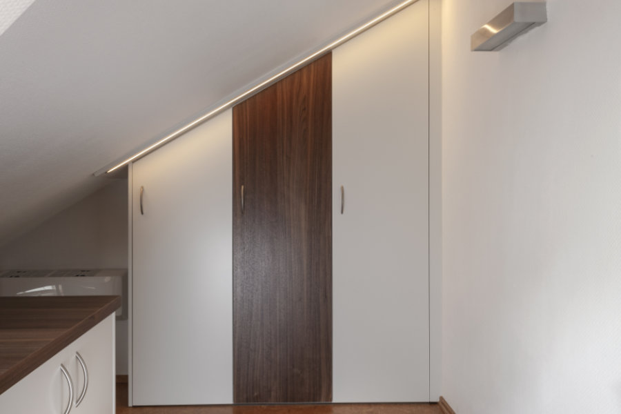 schoener-schrank-dachschraege